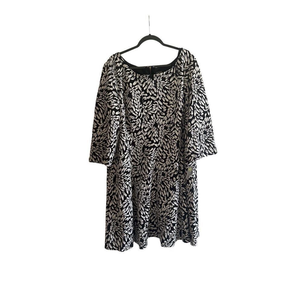 NWT Taylor Woman Fit n Flare Dress Size 24W Scoop Neck 3/4 Sleeve Zipper